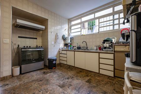 Casa à venda com 400m², 4 quartos e 5 vagas Casa à venda com 400m², 4 quartos e 5 vagasCozinha