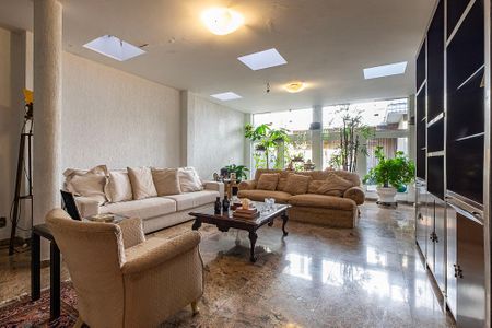 Casa à venda com 400m², 4 quartos e 5 vagas Casa à venda com 400m², 4 quartos e 5 vagasSala