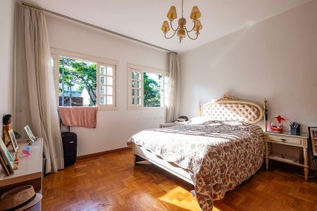 Casa à venda com 400m², 4 quartos e 5 vagas Casa à venda com 400m², 4 quartos e 5 vagasQuarto 2