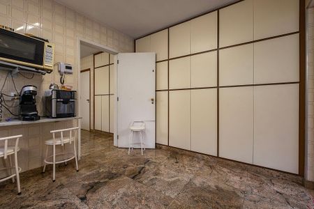 Casa à venda com 400m², 4 quartos e 5 vagas Casa à venda com 400m², 4 quartos e 5 vagasCozinha