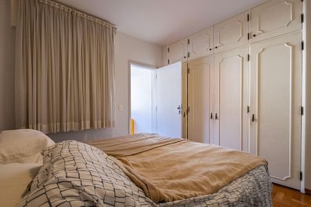 Casa à venda com 400m², 4 quartos e 5 vagas Casa à venda com 400m², 4 quartos e 5 vagasQuarto 4