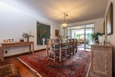 Casa à venda com 400m², 4 quartos e 5 vagas Casa à venda com 400m², 4 quartos e 5 vagasSala