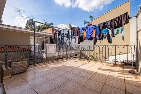 Casa à venda com 400m², 4 quartos e 5 vagas Casa à venda com 400m², 4 quartos e 5 vagasQuintal -