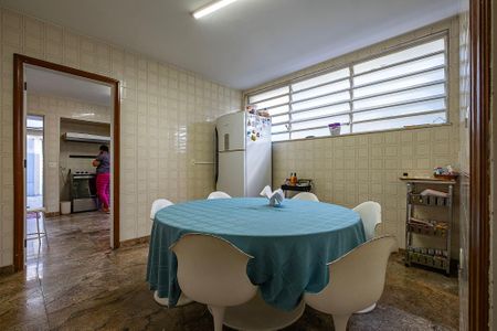 Casa à venda com 400m², 4 quartos e 5 vagas Casa à venda com 400m², 4 quartos e 5 vagasCopa