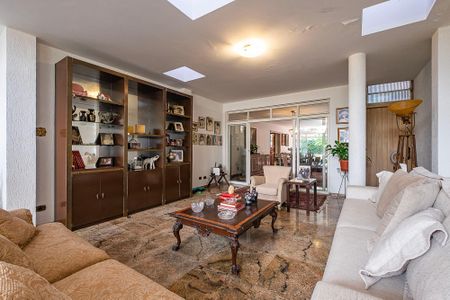 Casa à venda com 400m², 4 quartos e 5 vagas Casa à venda com 400m², 4 quartos e 5 vagasSala