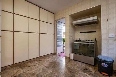 Casa à venda com 400m², 4 quartos e 5 vagas Casa à venda com 400m², 4 quartos e 5 vagasCozinha