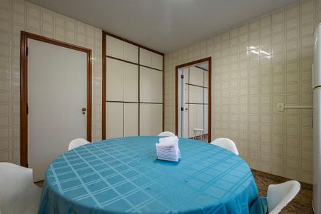 Casa à venda com 400m², 4 quartos e 5 vagas Casa à venda com 400m², 4 quartos e 5 vagasCopa