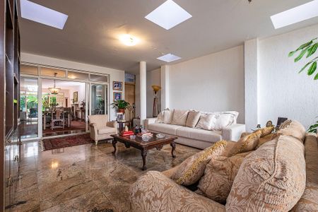 Casa à venda com 400m², 4 quartos e 5 vagas Casa à venda com 400m², 4 quartos e 5 vagasSala