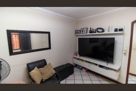 Casa à venda com 230m², 3 quartos e 2 vagas Casa à venda com 230m², 3 quartos e 2 vagasSala