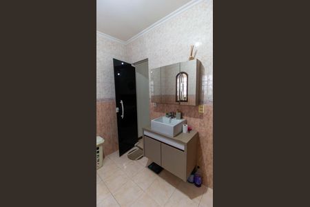 Casa à venda com 230m², 3 quartos e 2 vagas Casa à venda com 230m², 3 quartos e 2 vagasBanheiro 2