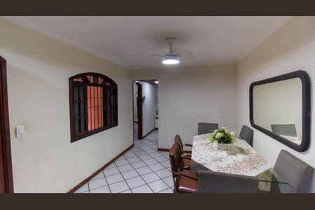 Casa à venda com 230m², 3 quartos e 2 vagas Casa à venda com 230m², 3 quartos e 2 vagasSala