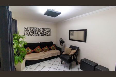 Casa à venda com 230m², 3 quartos e 2 vagas Casa à venda com 230m², 3 quartos e 2 vagasSala