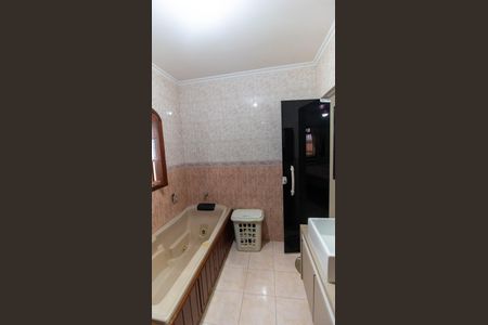 Casa à venda com 230m², 3 quartos e 2 vagas Casa à venda com 230m², 3 quartos e 2 vagasBanheiro