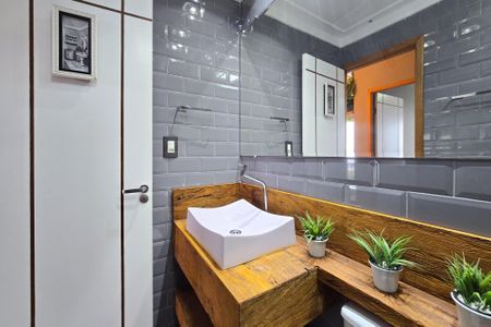 Apartamento à venda com 56m², 2 quartos e 1 vaga Apartamento à venda com 56m², 2 quartos e 1 vagaBanheiro Social