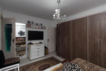 Casa à venda com 200m², 3 quartos e 2 vagasSuíte 1