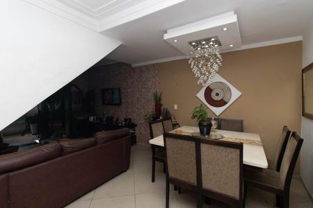 Casa à venda com 200m², 3 quartos e 2 vagasSala