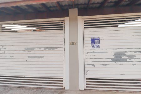 Casa à venda com 210m², 2 quartos e 2 vagasFachada