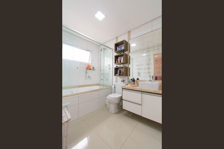 Apartamento à venda com 156m², 3 quartos e 2 vagasBanheiro Suíte 