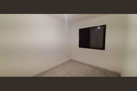 Quarto 2 de apartamento para alugar com 2 quartos, 50m² em Jardim Roberto, Osasco