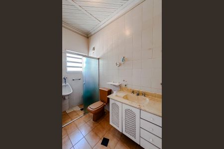 Casa à venda com 240m², 4 quartos e 2 vagasBanheiro