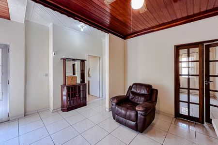 Casa à venda com 240m², 4 quartos e 2 vagasSala