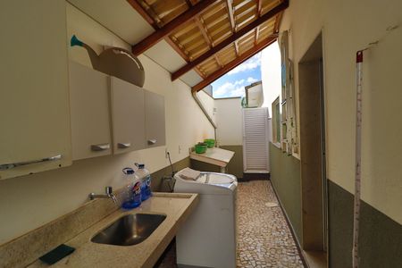 Casa de condomínio para alugar com 400m², 5 quartos e 4 vagasÁrea de Serviço