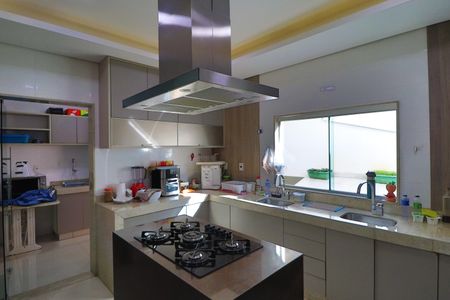 Casa de condomínio para alugar com 400m², 5 quartos e 4 vagasCozinha