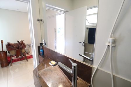 Casa de condomínio para alugar com 400m², 5 quartos e 4 vagasBanheiro Suíte 5