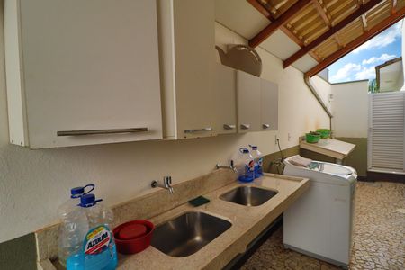 Casa de condomínio para alugar com 400m², 5 quartos e 4 vagasÁrea de Serviço