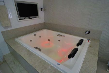 Casa de condomínio para alugar com 400m², 5 quartos e 4 vagasBanheiro Suíte 4