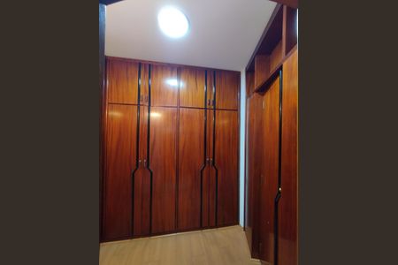 Casa à venda com 315m², 4 quartos e 8 vagasCloset da suíte 1