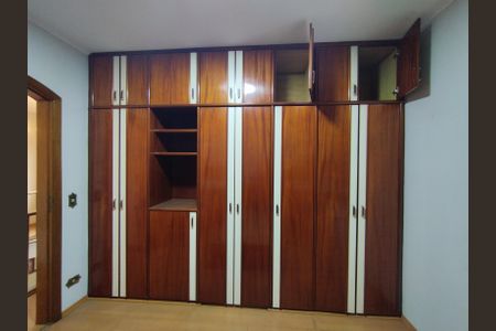 Casa à venda com 315m², 4 quartos e 8 vagasSuíte 2