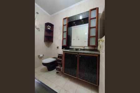 Casa à venda com 315m², 4 quartos e 8 vagasBanheiro da Suíte 1