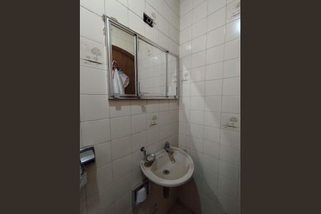 Casa à venda com 315m², 4 quartos e 8 vagasBanheiro de serviço