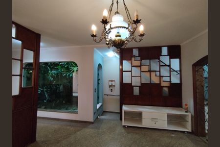 Casa à venda com 315m², 4 quartos e 8 vagasSala