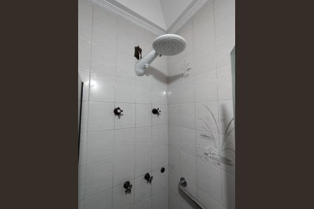 Casa à venda com 315m², 4 quartos e 8 vagasBanheiro da Suíte 2