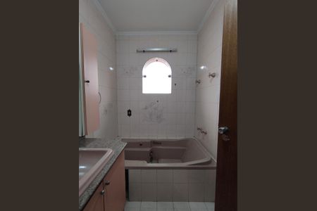 Casa à venda com 315m², 4 quartos e 8 vagasBanheiro Social