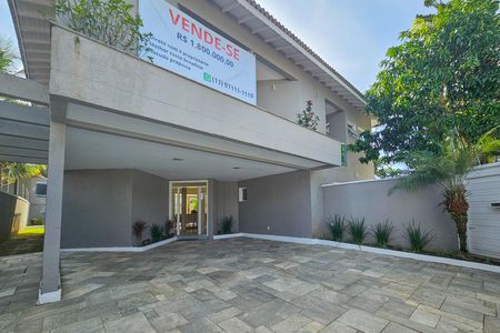 Casa para alugar com 480m², 5 quartos e 4 vagas Casa para alugar com 480m², 5 quartos e 4 vagasFachada