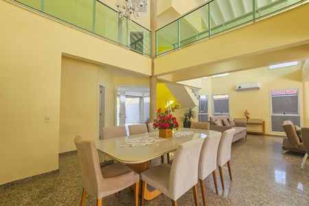 Casa para alugar com 480m², 5 quartos e 4 vagas Casa para alugar com 480m², 5 quartos e 4 vagasSala
