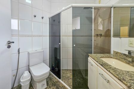 Casa para alugar com 480m², 5 quartos e 4 vagas Casa para alugar com 480m², 5 quartos e 4 vagasBanheiro da Suíte 1