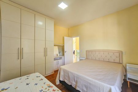 Casa para alugar com 480m², 5 quartos e 4 vagas Casa para alugar com 480m², 5 quartos e 4 vagasSuíte 1