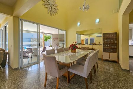 Casa para alugar com 480m², 5 quartos e 4 vagas Casa para alugar com 480m², 5 quartos e 4 vagasSala