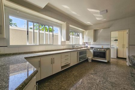 Casa para alugar com 480m², 5 quartos e 4 vagas Casa para alugar com 480m², 5 quartos e 4 vagasCozinha