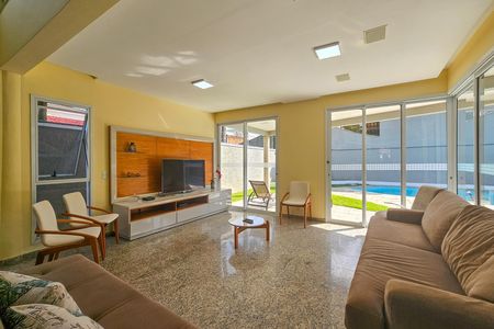 Casa para alugar com 480m², 5 quartos e 4 vagas Casa para alugar com 480m², 5 quartos e 4 vagasSala