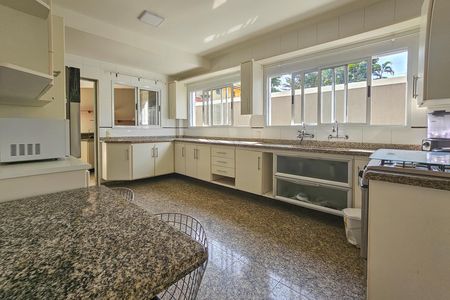 Casa para alugar com 480m², 5 quartos e 4 vagas Casa para alugar com 480m², 5 quartos e 4 vagasCozinha