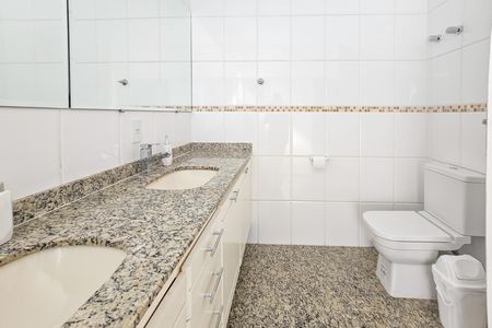 Casa para alugar com 480m², 5 quartos e 4 vagas Casa para alugar com 480m², 5 quartos e 4 vagasBanheiro Social
