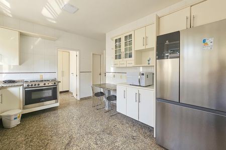 Casa para alugar com 480m², 5 quartos e 4 vagas Casa para alugar com 480m², 5 quartos e 4 vagasCozinha