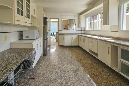 Casa para alugar com 480m², 5 quartos e 4 vagas Casa para alugar com 480m², 5 quartos e 4 vagasCozinha