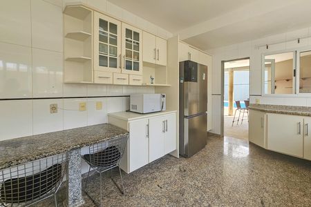 Casa para alugar com 480m², 5 quartos e 4 vagas Casa para alugar com 480m², 5 quartos e 4 vagasCozinha