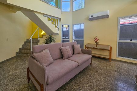 Casa para alugar com 480m², 5 quartos e 4 vagas Casa para alugar com 480m², 5 quartos e 4 vagasSala